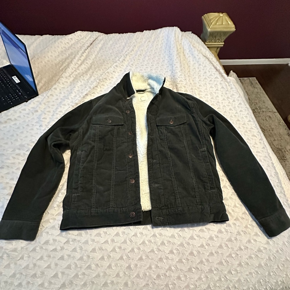 H&M dark green corduroy Sherpa Jacket brand new never worn size medium